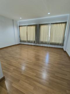 ขายให้เช่า 20,000 บาท / เดือน ทาว์โฮม  3 ชั้น หมุ่บ้านกลางเมือง สุขสวัสดิ์ ติดรถไฟฟ้าหมู่บ้านติด Home pro สุขสวัสดิ์ รีโนเวทใหม่-202511111049301762832970175.jpg