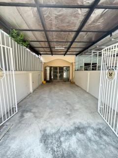 RM684 ให้เช่า ทาวน์โฮม ลาดพร้าว64  มี Lotus , Big-C , seven และตลาดสำหรับซื้อกับข้าว ใกล้ปากซอยลาดพร้าว 64-202511120334181762893258520.jpg