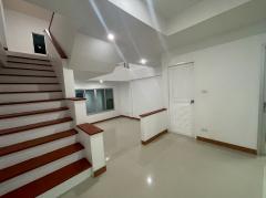 ขาย ทาวน์โฮมรีโนเวท 3.59 ลบ. เออเบิร์น สุขสวัสดิ์70 หน้าบ้านไม่ชนใคร-202511121316071762928167964.jpg