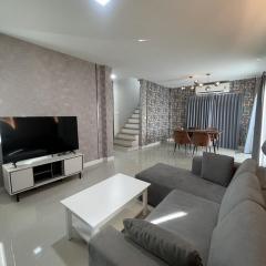 บ้านใหม่พร้อมเช่า เฟอร์นิเจอร์ครบ 3นอน โครงการหมู่บ้าน แกรนด์ พลีโน่ เมกา บางนา ใกล้เมกาบางนา