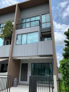 ให้เช่าทาวน์โฮมดีไซน์สมัยใหม่หลังมุม 3 ชั้น โครงการ บ้านกลางเมือง ราชพฤกษ์