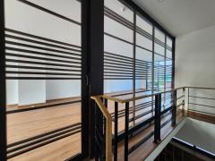 ให้เช่าโฮมออฟฟิศ สไตล์โมเดิร์น 3.5 ชั้น ขนาด 31.3 ตร.ว พื้นที่ใช้สอย 295 ตร.ม หน้ากว้าง 5.5 ม. ลึก 15.45 ม. จอดรถได้ 6 คัน-202511131211141763010674790.jpg