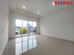 ขายตึกแถว 2 ชั้น เมืองนครปฐม ใกล้สำนักงานประกันสังคม สภาพใหม่-202511131552371763023957388.jpg