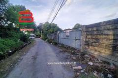 ที่ดินเปล่า เนื้อที่ 1-3-8 ไร่ จันทน์ 43 แยก 18 (ซอยสมาคมตระกูลโต๋ว), ใกล้เซ็นทรัลพระราม 3 ถนนเจริญราษฎร์ แขวงบางโคล่ เขตบางคอแหลม