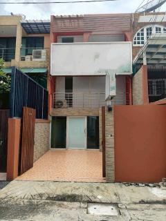 BH3800-ให้เช่าทาวน์เฮ้าส์-3-ชั้น-ตรงข้าม