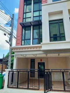 ให้เช่าทาวน์โฮม 3.5ชั้น 21ตร.ว.MRT ศรีลาซาล 1.3กม 3นอน  เซ็นทรัล บางนา 600 ม.  . 270 ตร.ม. มอนเตสซอรี่ อะแคเดอมี่ 200 ม. 4 น้ำ 