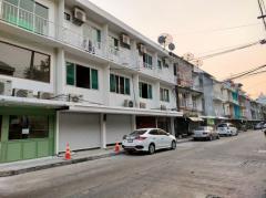 ขาย อพาร์ทเม้นท์ สาธุประดิษฐ์ 6 ทำเลเทพ แหล่งชุมชน แบ่งให้เช่าร้านอาหาร ออฟฟิศ ได้