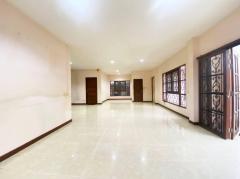 ขายที่ดิน 131 ตรว. พร้อมบ้านเดี่ยว 250 ตรม.ซอยประดิพัทธ์ 3 ใกล้ทางพิเศษศรีรัช เขตพญาไท กรุงเทพ