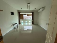 ขายทาวน์โฮม 20 ตรว.ลาดพร้าว 110 แยก 3 ใกล้รถไฟฟ้าสายสีเหลือง สถานีมหาดไทย เขตวังทองหลาง กรุงเทพ-202511181125491763439949182.jpg