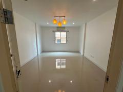 ขายทาวน์โฮม 20 ตรว.ลาดพร้าว 110 แยก 3 ใกล้รถไฟฟ้าสายสีเหลือง สถานีมหาดไทย เขตวังทองหลาง กรุงเทพ-202511181125571763439957343.jpg