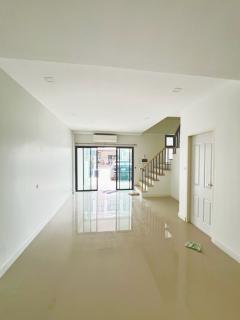 PN655 ให้เช่า ทาวน์โฮม อิเธอร์นิตี้ ทาวน์ พริมโรส วัชรพล ติดถนนสุขาภิบาล 5 เหมาะทำโฮมออฟฟิศ ทิศใต้-202511182113431763475223496.jpg