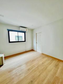 PN655 ให้เช่า ทาวน์โฮม อิเธอร์นิตี้ ทาวน์ พริมโรส วัชรพล ติดถนนสุขาภิบาล 5 เหมาะทำโฮมออฟฟิศ ทิศใต้-202511182113461763475226128.jpg