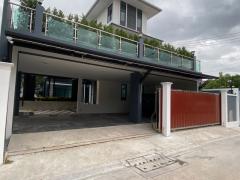 ขายบ้านเดี่ยว 3 ชั้น พร้อมสระว่ายน้ำ ทำเลดี  เขตสวนหลวง จังหวัดกรุงเทพมหานคร 