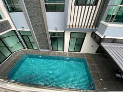 ขายบ้านเดี่ยว 3 ชั้น พร้อมสระว่ายน้ำ ทำเลดี  เขตสวนหลวง จังหวัดกรุงเทพมหานคร -202511190924051763519045265.jpg