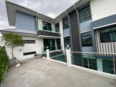 ขายบ้านเดี่ยว 3 ชั้น พร้อมสระว่ายน้ำ ทำเลดี  เขตสวนหลวง จังหวัดกรุงเทพมหานคร -202511190924061763519046270.jpg