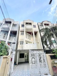 ให้เช่า ทาวน์โฮม บ้าน อารีย์สัมพันธ์4 300 ตรม. 30 ตร.วา เหมาะเป็นสำนักงาน ออฟฟิต ใกล้ BTS อารีย์ อนุสาวรีย์