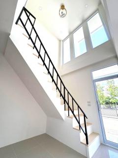 ขายบ้านเดี่ยวหรู 2 ชั้น บ้านศรีย้อย ต้นธง - ลำพูน บ้านใหม่สไตล์โมเดิร์น ของแถมจัดเต็ม ถูกมาก ใกล้ตัวเมืองลำพูน เชื่อมต่อเชียงใหม่-202511191420511763536851907.jpg