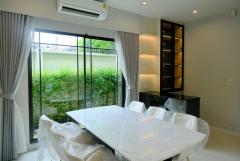 HOT PRICE ! บ้านสวยสภาพมือ 1 โซนหน้าสวนสาธารณะ พร้อมตกแต่งบิ้วอินทั้งหลัง เฟอร์ครบ พร้อมอยู่ได้ทันที-202511191448421763538522249.jpg