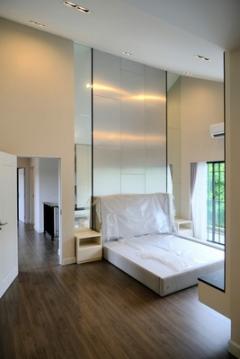 HOT PRICE ! บ้านสวยสภาพมือ 1 โซนหน้าสวนสาธารณะ พร้อมตกแต่งบิ้วอินทั้งหลัง เฟอร์ครบ พร้อมอยู่ได้ทันที-202511191448451763538525185.jpg