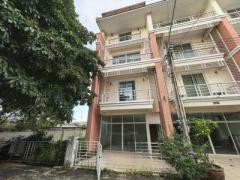 อยู่เองก็คุ้ม ลงทุนก็ดี! ขายทาวน์โฮม 4 ชั้น หลังมุม  