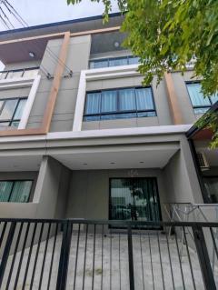 ให้เช่าทาวน์โฮม 3 ชั้น Premium Place พหลโยธิน–รามอินทรา  220 ตร.ม. 24 ตร.ว.  4นอน 3น้ำ ทำเลเทพ ถนนเทพรักษ์ ใกล้ BTS สายหยุด