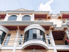 ให้เช่าทาวน์โฮมหรู-5-ชั้น-พร้อมดาดฟ้