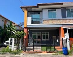 ขายทาวน์เฮ้าส์มือสองพานทอง  โครงการทรัพย์รุ่งเรืองซิตี้ 2 อมตะ-พานทอง ชลบุรี