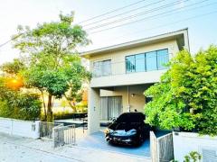 ให้เช่าบ้านเดี่ยว 2 ชั้น 4 นอน รร.จันทร์เจริญ 800 ม.บางปะกง ฉะเชิงเทรา บางนา-ตราดกม.42  หลังมุม 200 ตร.ม.50 ตร.วา.สไตล์โมเดิร์น