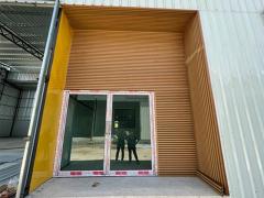 ย่านจอมทอง พระราม 2  ม.เทคโนโลยีพระจอมเกล้าธนบุรี 2.9 กม.ถ.พระราม 2 สุขสวัสดิ์  245ตร.ม. พร้อมออฟฟิศ 1 นอน ให้เช่าโกดังแนวใหม่ 1 น้ำ