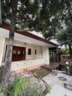 ให้เช่า บ้านหรู หมู่บ้านแกรนด์คาแนล ประชาชื่น 94 ตารางวา 5 นอน 2 ชั้น