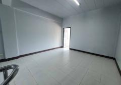 ให้เช่าตึกแถวติดถนนสายหลักหางดง ใกล้ห้างแม็คโครสภาพดีมาก-202511211301361763704896975.jpg