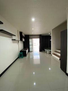 ขายทาวน์โฮม 3 ชั้น หมู่บ้านซิตี้พลัส หนองจอก 3 ห้องนอน 3 ห้องน้ำ ถ.ผดุงพันธ์ ติดตลาดสดหนองจอก ราคาถูกในย่านนี้-202511211432591763710379436.jpg