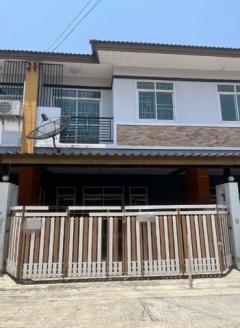 ขายทาวน์เฮ้าส์มือสองพานทอง โครงการทรัพย์รุ่งเรืองซิตี้ 2 อมตะ-พานทอง  ชลบรุี 