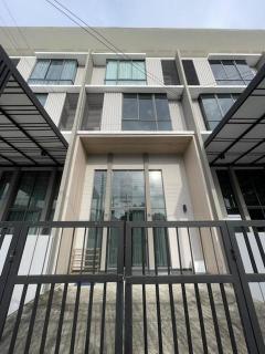 ให้เช่าทาวน์โฮม 3.5 ชั้น 20.3 ตร.ว. หมู่บ้านพาทิโอ พหลโยธิน ใกล้เซียร์ รังสิต