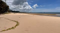 หนาวนี้ดูซื้อทรัพย์เล็งขาย ขายที่ดินริมหาดสะพลีทรายขาวน้ำใสคราม สวยงามวิวทะเลธรรมชาติสุดสุด ปะทิวใกล้หาดสวยทุ่งวัวแล่น  