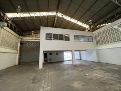 ให้เช่าโกดัง700ตร.ม.ย่านซอยทรัพย์ทวี สามโคก ปทุมธานีติดถนนรถเทรลเลอร์เข้าได้ 