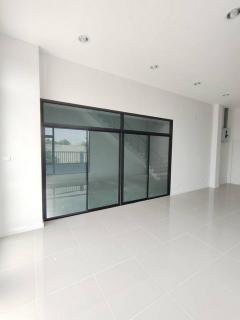 ให้เช่า โฮมออฟฟิศ พร้อมโกดัง 450 ตร.ม.หลังมุม บางใหญ่ นนทบุรี ซอยกันตนา ใกล้ รพ.บางใหญ่ ไฟฟ้า 3 เฟส 30 แอมป์ เหมาะสำหรับทำโฮมออฟฟิศ และเก็บสินค้า-202511221448311763797711208.jpg