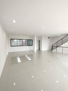 ให้เช่า โฮมออฟฟิศ พร้อมโกดัง 450 ตร.ม.หลังมุม บางใหญ่ นนทบุรี ซอยกันตนา ใกล้ รพ.บางใหญ่ ไฟฟ้า 3 เฟส 30 แอมป์ เหมาะสำหรับทำโฮมออฟฟิศ และเก็บสินค้า-202511221448331763797713728.jpg