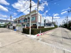 ขายทาวน์โฮม 2 ชั้น หมู่บ้านโนโว วิลล์ กรุงเทพฯ-ปทุมธานี จุดเด่นหลังนี้ตัวบ้านเป็นหลังมุม ได้เนื้อที่ 33 ตร.ว. มีพื้นที่เป็นสวนด้านข้างกว้างขวางอยู่ในตัวบ้าน โครงการจากศุภาลัยสร้างสไตล์โมเดิร์นมี 3 ห้องนอน 2 ห้องน้ำ-202511222012581763817178898.jpg