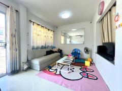 ขายทาวน์โฮม 2 ชั้น หมู่บ้านโนโว วิลล์ กรุงเทพฯ-ปทุมธานี จุดเด่นหลังนี้ตัวบ้านเป็นหลังมุม ได้เนื้อที่ 33 ตร.ว. มีพื้นที่เป็นสวนด้านข้างกว้างขวางอยู่ในตัวบ้าน โครงการจากศุภาลัยสร้างสไตล์โมเดิร์นมี 3 ห้องนอน 2 ห้องน้ำ-202511222013021763817182926.jpg