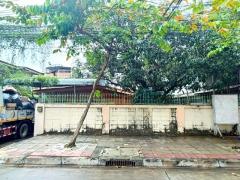 เซ็นทรัล สีลม 1.4 กม BTS เซนต์หลุยส์ 750 ม..ให้เช่าบ้านเดียว 2 ชั้น รร.นานาชาติเซนต์แอนดรูส์ สาทร 2.0 กม.แหล่งชุมชน ซ.นราธิวาส