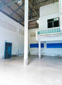 ตลาดบางบอน5 1.0 กม.ซีเจ มอร์ บางบอน5 800 ม.ให้เช่าโกดัง พร้อมบ้านอยู่อาศัย 2 นอน 2 น้ำ 60 ตร.วา. 240 ตร.ม.