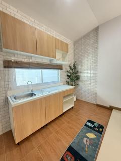 ขายบ้านเดี่ยวชั้นเดียวสร้างใหม่ พร้อมอยู่ ขนาด42ตรว เฟอร์นิเจอร์ครบ ใกล้ถนนมอเตอร์เวย์ชลบุรี-พัทยา บ้านบึง ชลบุรี.-202511231632401763890360321.jpg