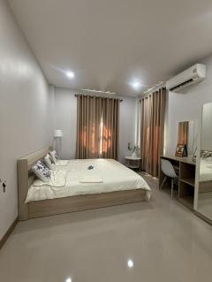 ขายบ้านเดี่ยวชั้นเดียวสร้างใหม่ พร้อมอยู่ ขนาด42ตรว เฟอร์นิเจอร์ครบ ใกล้ถนนมอเตอร์เวย์ชลบุรี-พัทยา บ้านบึง ชลบุรี.-202511231632431763890363930.jpg