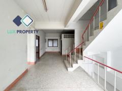 ขาย ออฟฟิศ อาคารสำนักงานออฟฟิศ  ย่านสุขุมวิท ทำเลทอง  ซอย บางนา-ตราด 19 แยก 14 1500 ตรม 112 ตรว เดินทางสะดวก เชื่อมต่อถนนหลักหลายสาย