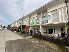 หมู่บ้านกัสโต้ บางนา-สุวรรณภูมิ ขายด่วน ทาวน์เฮ้าส์ 2 ชั้น เนื้อที่ 21.20 ตร.ว สวย ทำเลดี ใกล้สนามบินสุวรรณภูมิ
