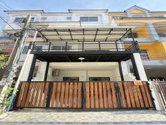 ให้เช่า-ทาวน์โฮม-3ชั้น-ย่านซอยพัฒนาก