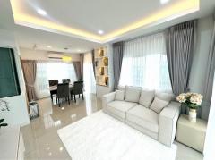 ให้เช่าบ้านเดี่ยว Golden Neo สุขุมวิท-ลาซาล (Fully Furnished) หรูหราสไตล์อังกฤษ ห่างถนนสุขุมวิทและรถไฟฟ้าเพียง 1 กิโล -202511271336461764225406659.jpg