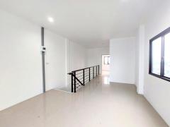 ให้เช่า อาคารพาณิชย์ 4 ชั้น ห้องมุม ฉัตรหลวง 17 รังสิต-คลองสาม ปทุมธานี ทำเลย่านธุรกิจ เติบโตต่อเนื่อง -202511271426121764228372330.jpg