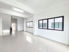 ให้เช่า อาคารพาณิชย์ 4 ชั้น ห้องมุม ฉัตรหลวง 17 รังสิต-คลองสาม ปทุมธานี ทำเลย่านธุรกิจ เติบโตต่อเนื่อง -202511271426151764228375109.jpg